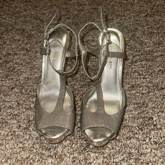 Gianni Bini silver heels 8.5 W - Picture 1 of 5